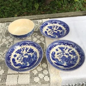Blue Willow Set of 4 Bowls, Japan